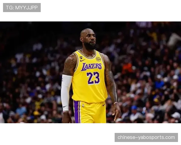 詹姆斯肘部伤势影响出场时间 历史总进球王纪录后身体负荷受关注